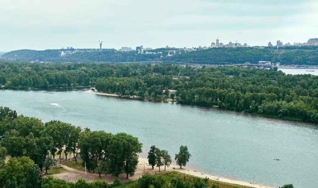 Апартаменты возле выставочного центра метро Левобережная Украина